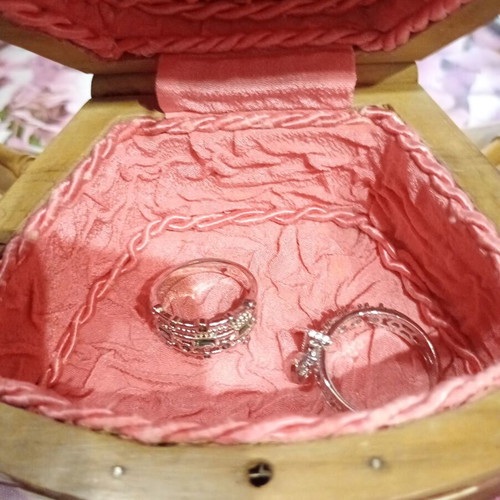 Handmade wooden crab-shaped jewelry box like new