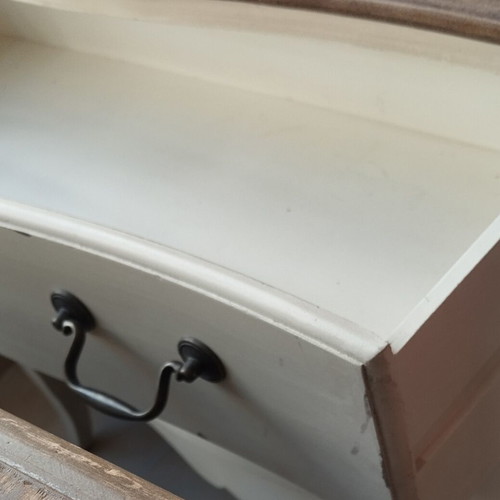 Vintage wooden dresser like new with 3 drawers and metal handles