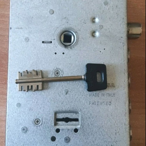 CISA Italian security door lock mechanism used with 4 keys