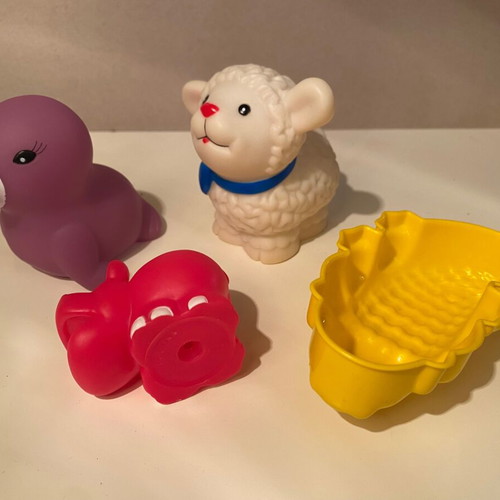 Set of 4 sea animal toys like new for water play