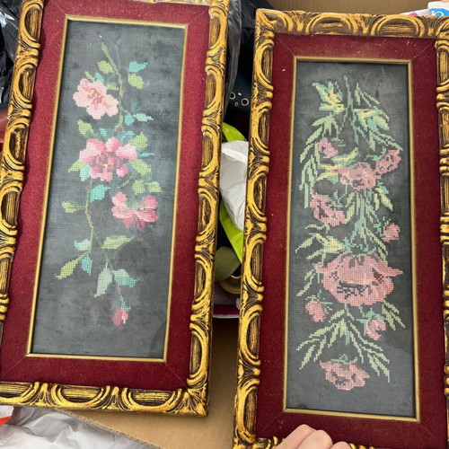 Set of 2 embroidered decorative frames with floral design