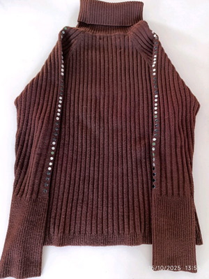 Knitted turtleneck brown like new, 60% Merino wool, chunky knit