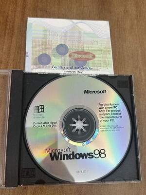 Microsoft Windows 98 CD употребяван с Certificate of Authenticity