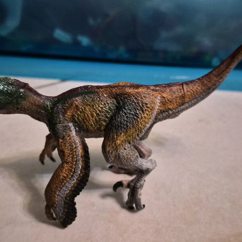 Papo Velociraptor dinosaur figure like new