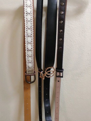 Women's belts like new, black and white