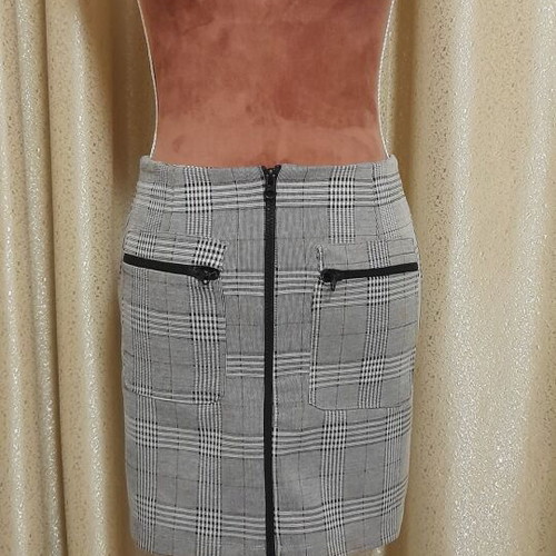 Zara checked skirt with zipper like new, size M, gray