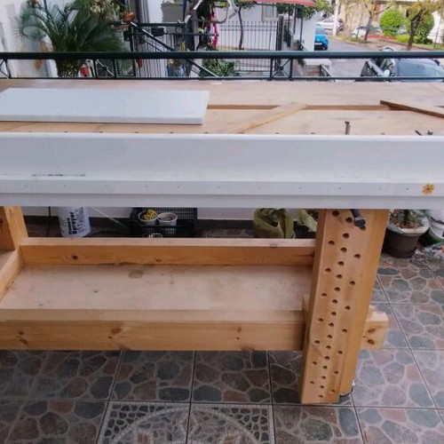 Carpenter Workbench like new, 197 cm length, adjustable support