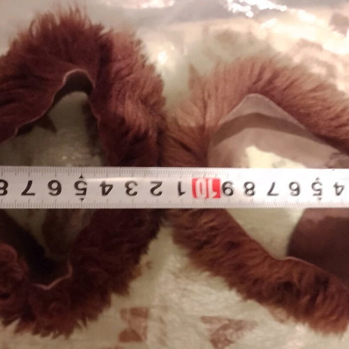 Leather collar and cuffs like new, brown with natural fur