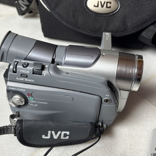 JVC GR-D21E digital video camera like new with charger and data cable