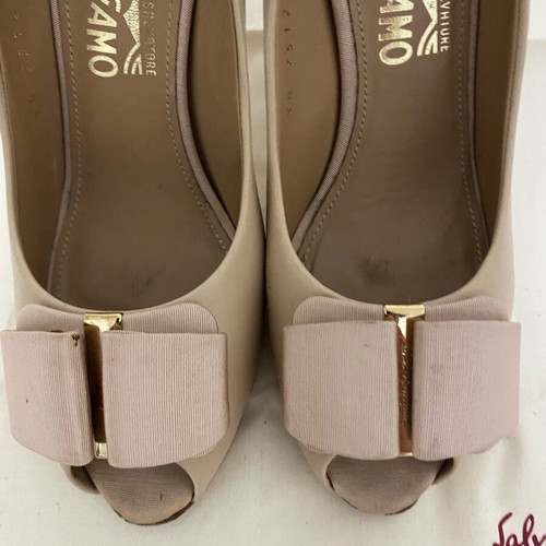 Salvatore Ferragamo beige pumps like new, size 37