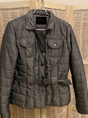 Women's gray jacket like new with detachable fur collar and belt
