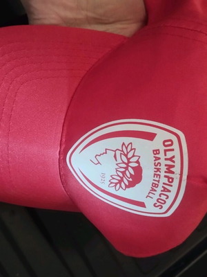 Olympiacos Unisex Cap like new, red