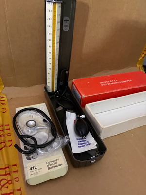 Analog Doctor's Sphygmomanometer like new, made in Japan 1961 with stethoscope