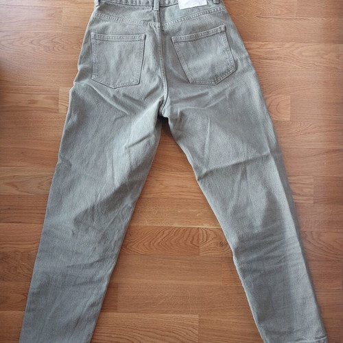 Zara mom fit jeans size 34 like new, khaki color