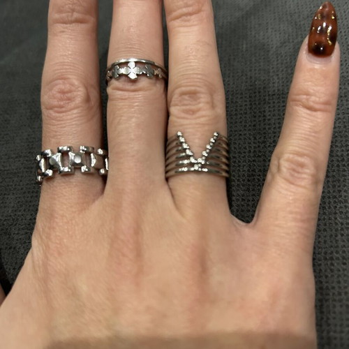 Set of 3 rings like new, stainless steel silver color