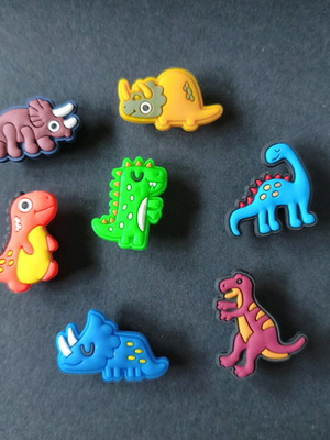 Crocs charms Jibbitz dinosaur set like new, blue multicolor