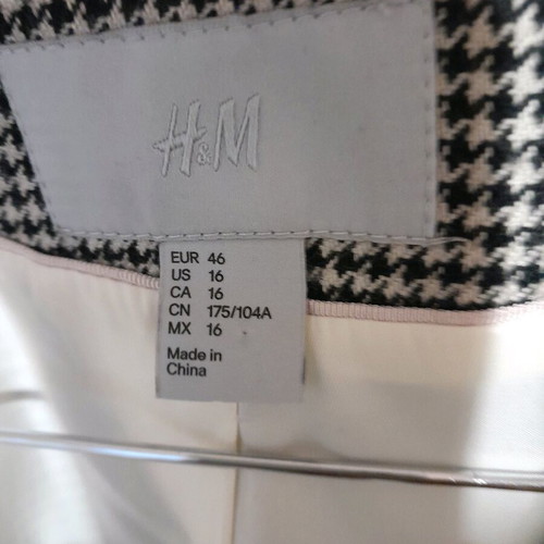H&M short jacket used, black and white, pied de poule, size S
