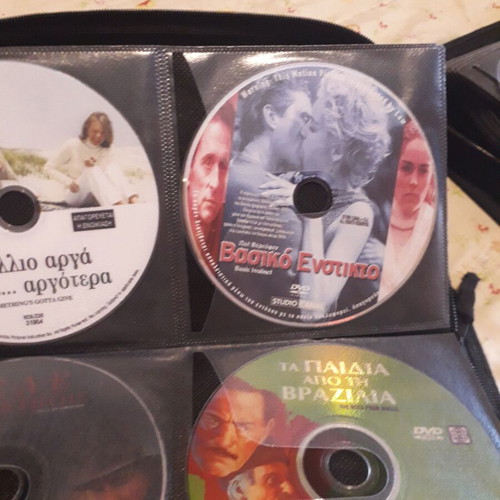 DVD collection like new, 150 discs with movies and documentaries