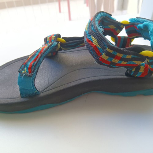 Teva Hurricane XLT 2 kids sandals size 31 like new, multicolor