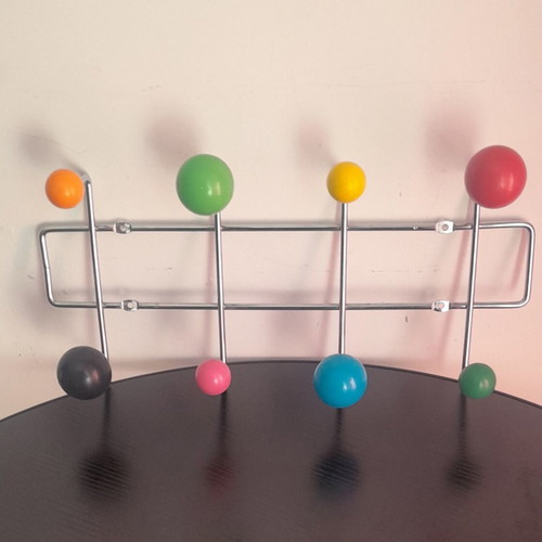 Wall hanger with eight hooks like new, ideal for kids' room
