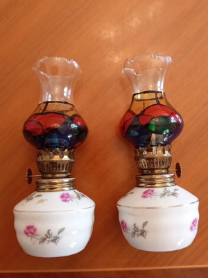 Set of 4 vintage decorative mini oil/paraffin lamps