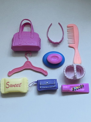 Doll accessories like new, colorful set