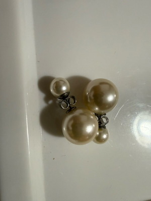 Earrings used, wearable on both sides