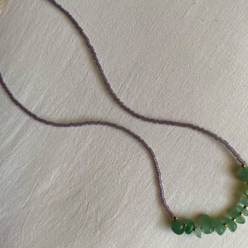 Fairy elastic necklace with glass beads and green aventurine chips