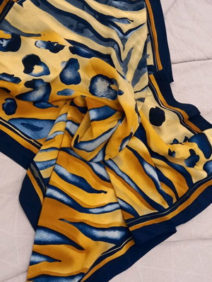 Копринен шал Costantino Roma като нов, син и жълт