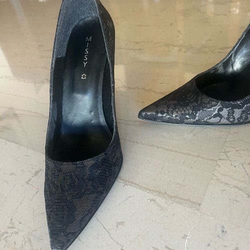 Handmade lace pumps like new, size 39