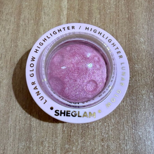 Sheglam highlighter in Heart Galaxy shade like new