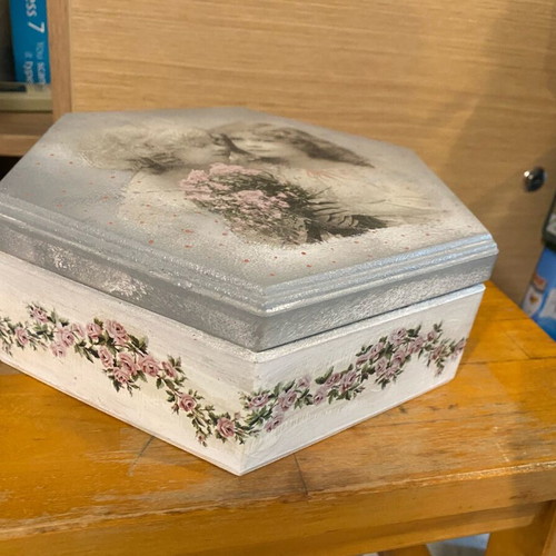 Storage box new, beautiful and romantic