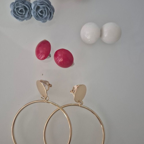 Clip-on earrings pack of 5 pairs like new