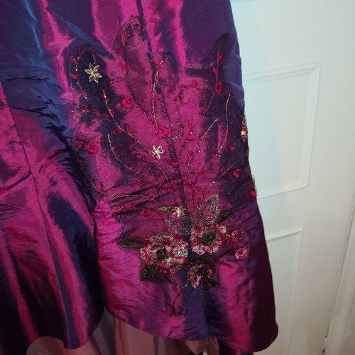 Asymmetric evening dress taftas purple like new with lace and pearls
