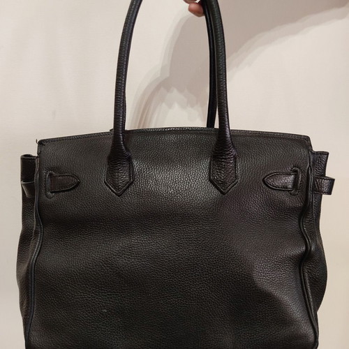 Black leather handbag used, size H25xW35