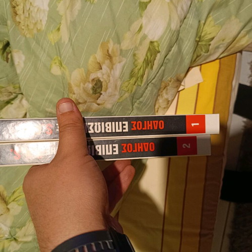 S.A.S. Survival Guide like new, set of 2 books