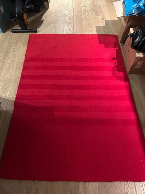 IKEA Hellum Machine-Made Rug in Red like new