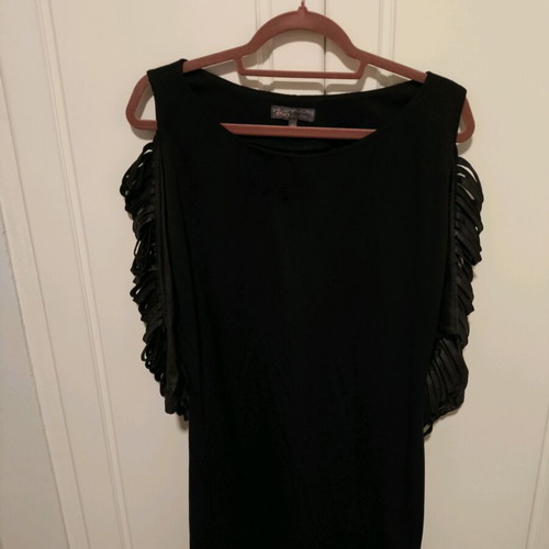 Black dress in A-line with sleeve design, like new, size Large