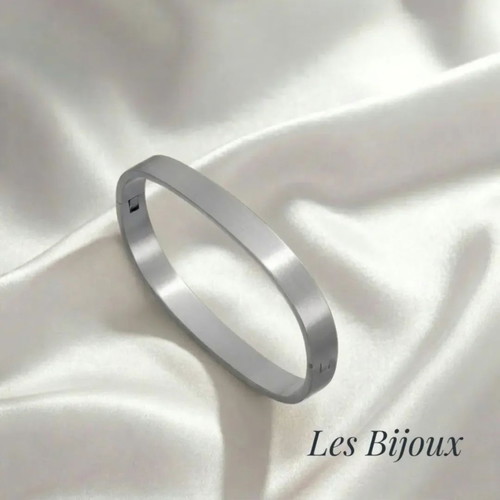 Minimal silver stainless steel bracelet new, does not tarnish
