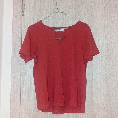 Sfera short-sleeve shirt like new, red with gold detail