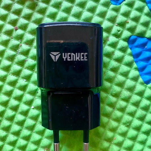 Yenkee YAC USB Charger like new
