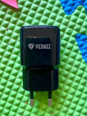Yenkee YAC USB Charger like new