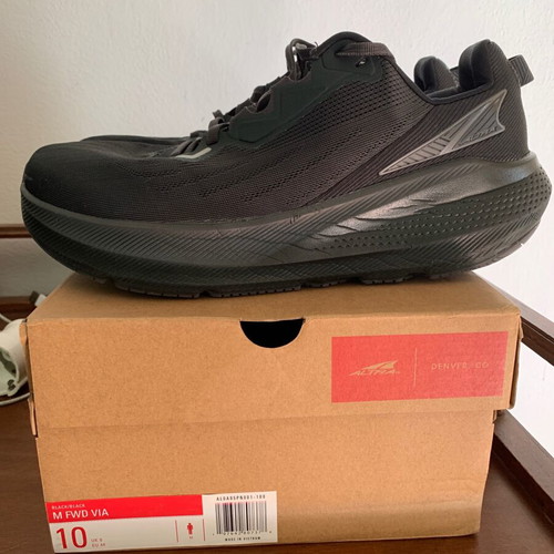 Altra athletic shoes size 44, black