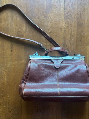 Vintage Doctor's Bag Gladstone crossbody bag like new, brown leather