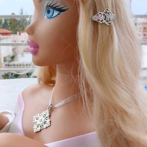 Doll head styling set with hairdressing accessories used
