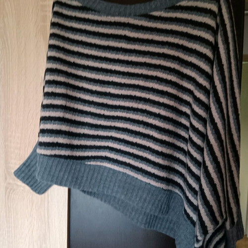 Ale asymmetrical sweater like new, size M