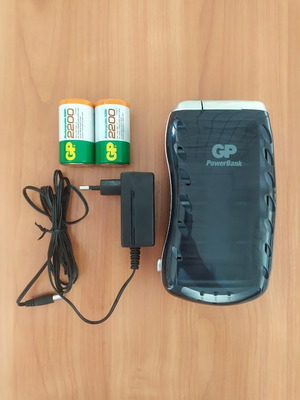 GP PowerBank Universal PB19 Desktop Battery Charger AA,AAA,C,D,9V like new