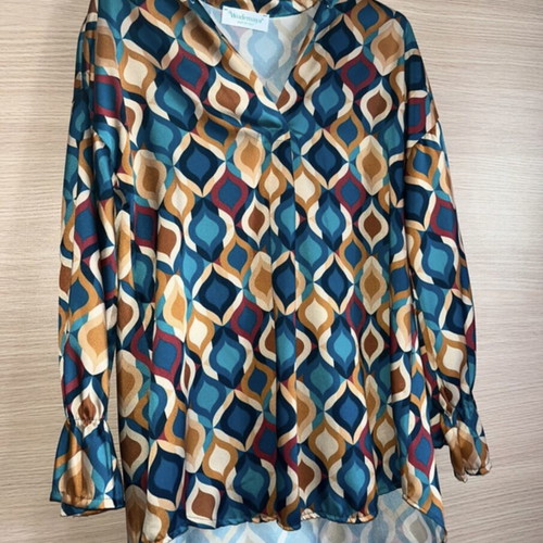 Oversized multicolor shirt with ruffled sleeves