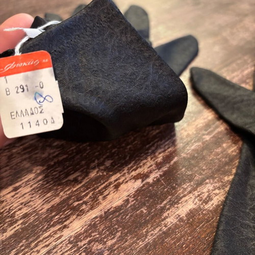 Vintage women's seal gloves new, black