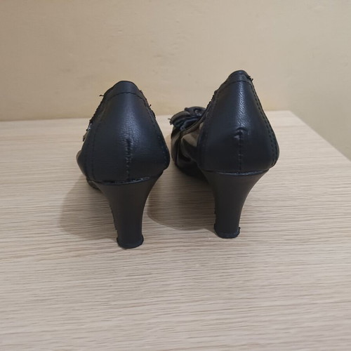 Xti leather women's pumps size 40 used, black